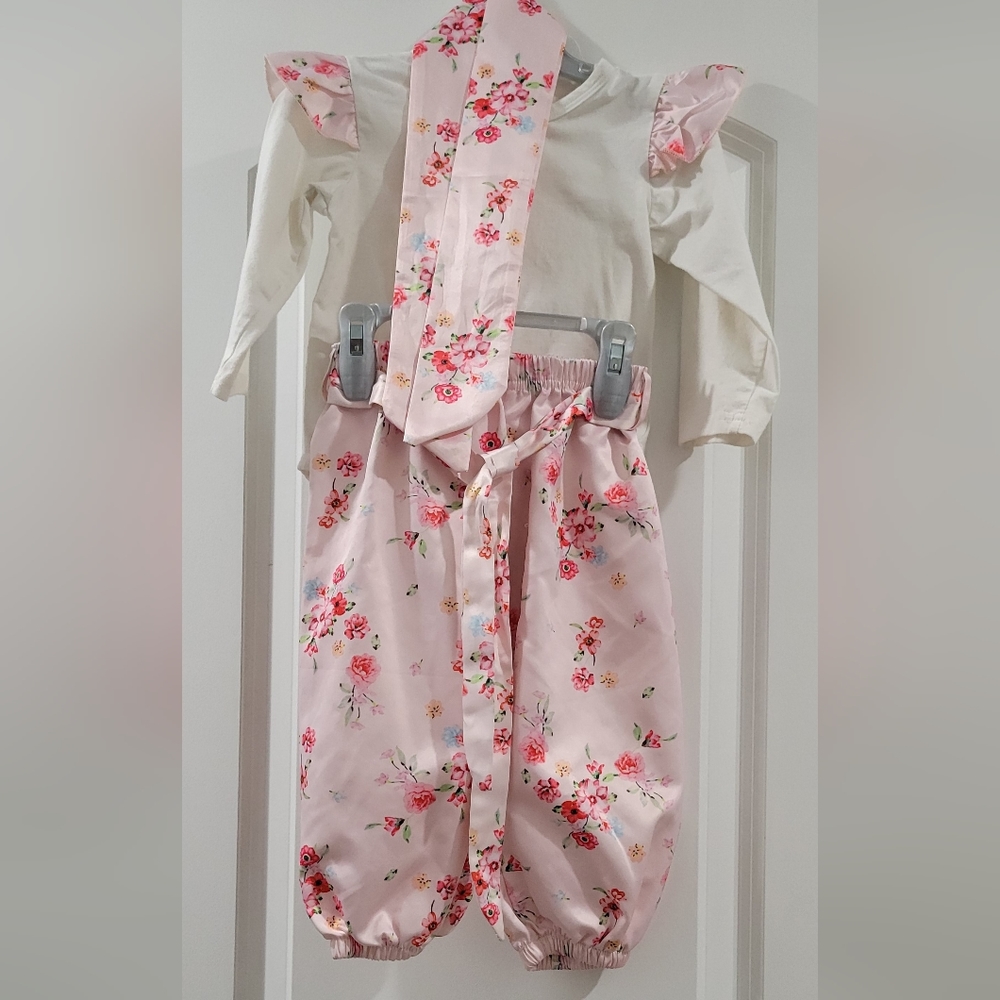 4 Piece Girls Pants Set, size 100 (Fits US Size 24 month to 2T)